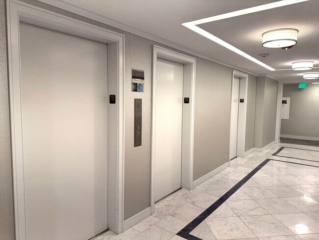Foto del edificio - 8 Whittier Pl