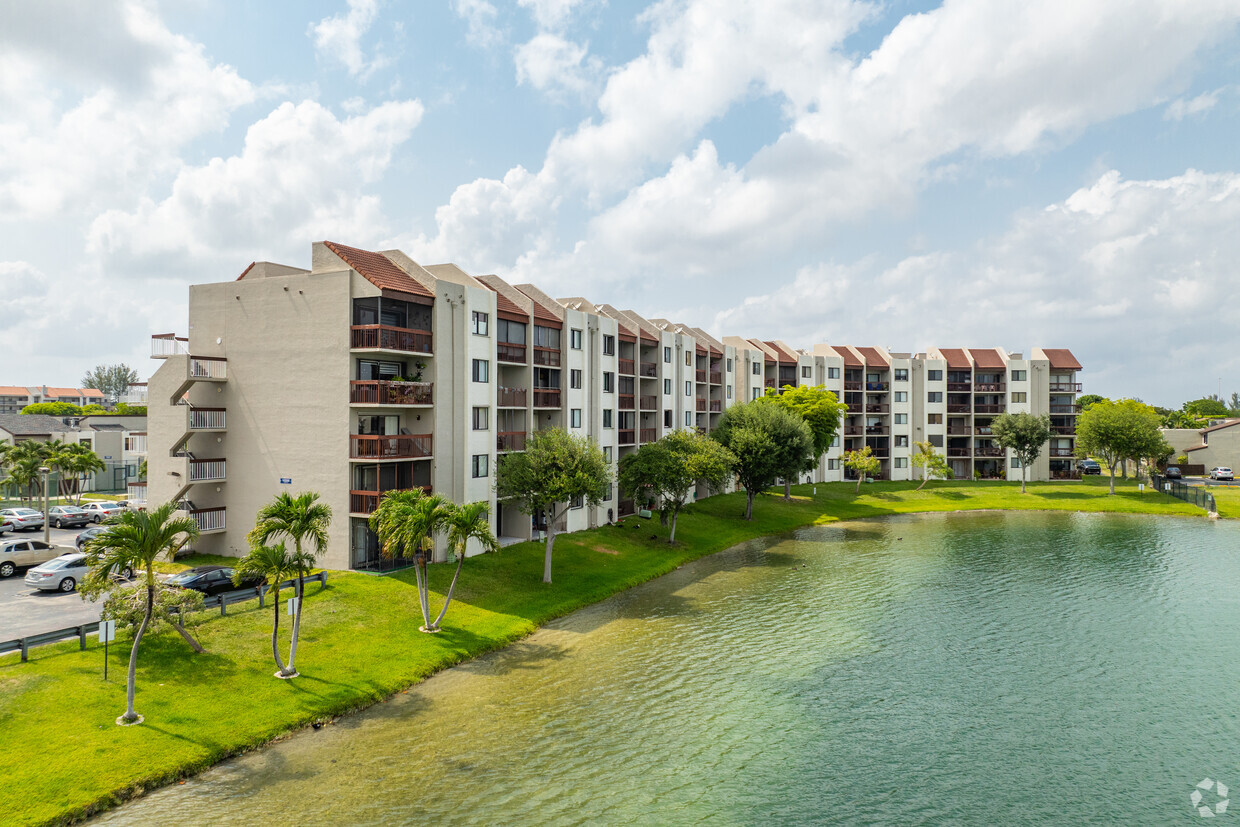 Primary Photo - Indian Lake Village 2