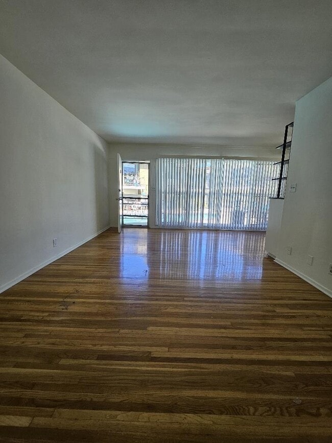 Interior Photo - Holiday Manor