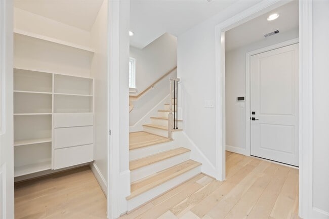 Building Photo - 610 Delmar St