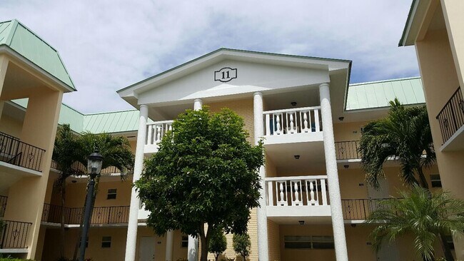 Foto del edificio - 11 Colonial Club Dr