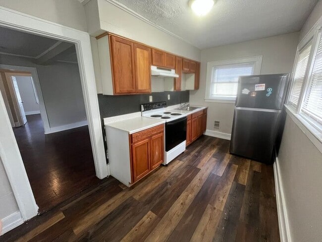 Building Photo - 430 Thurston Rd