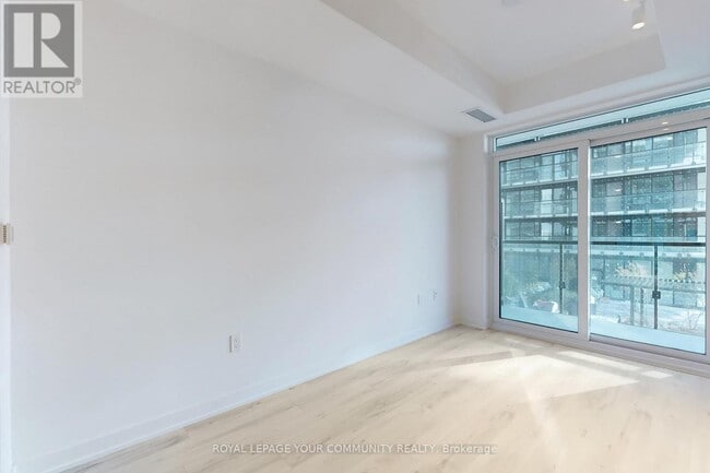 Photo du bâtiment - 110 Broadway Ave