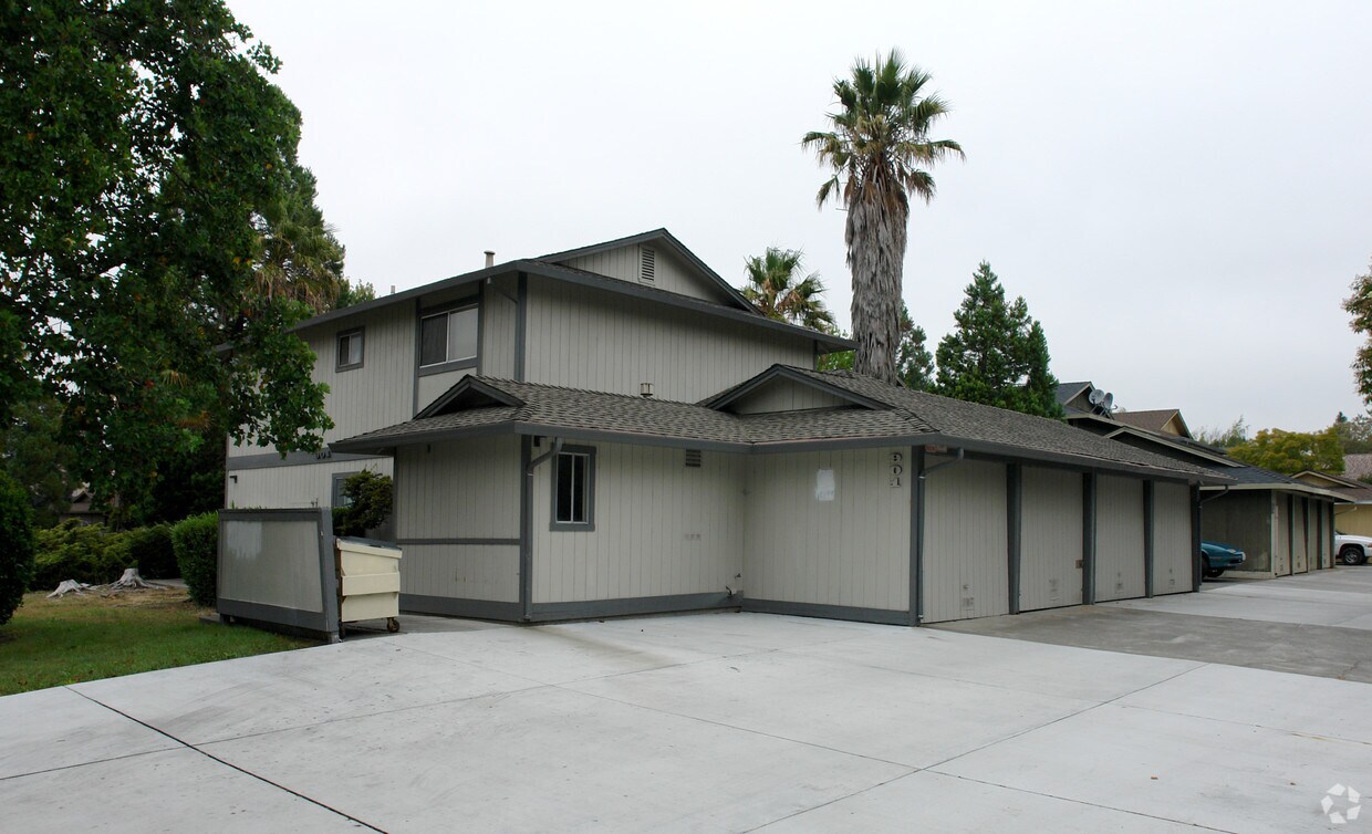 Building Photo - 901 Joanne Ct