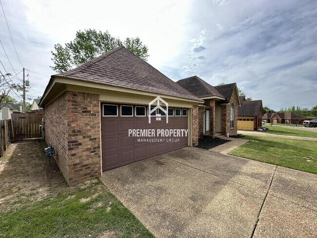 Building Photo - 6474 Saddleback Cir