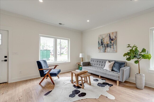 Foto del edificio - 2519 E 12th St