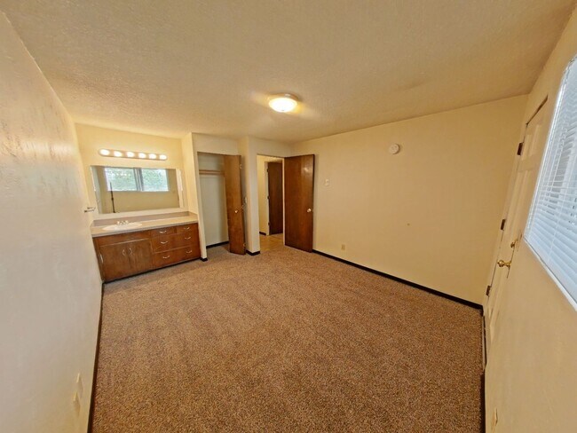 Building Photo - 1747 Hilyard St