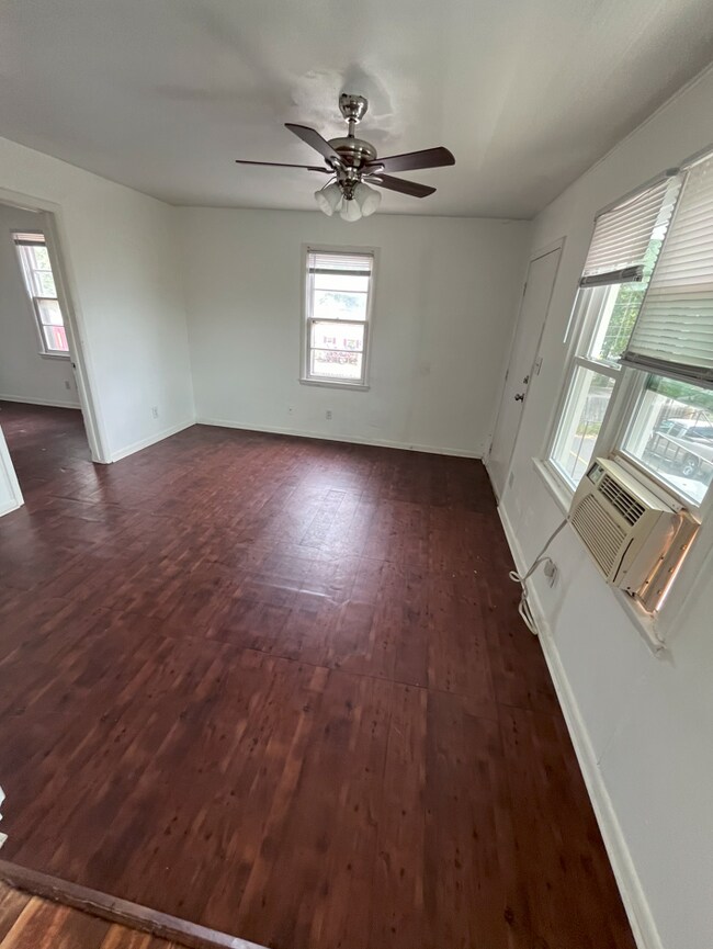 Foto del edificio - 223 N Clinton St
