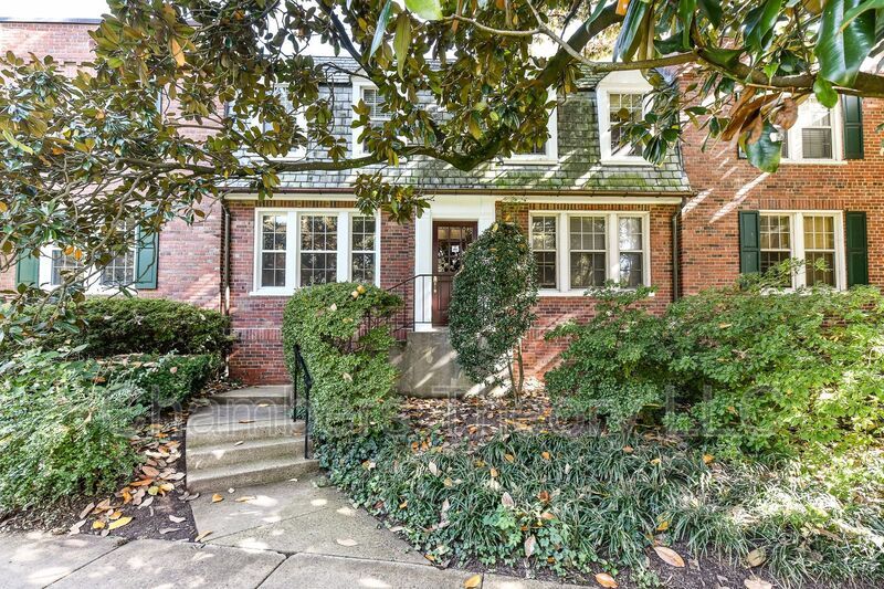 Primary Photo - 1805 N Rhodes St