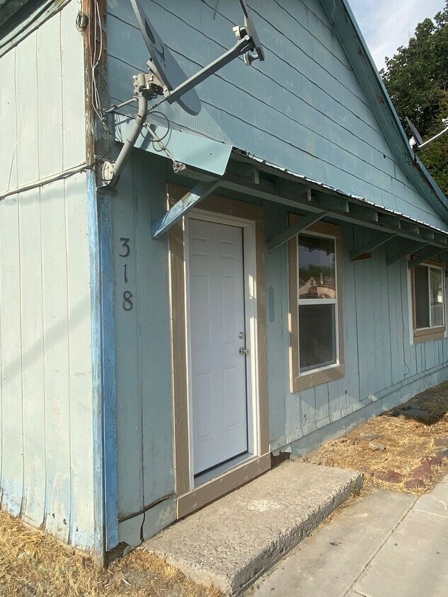 Foto principal - 318 E Front St