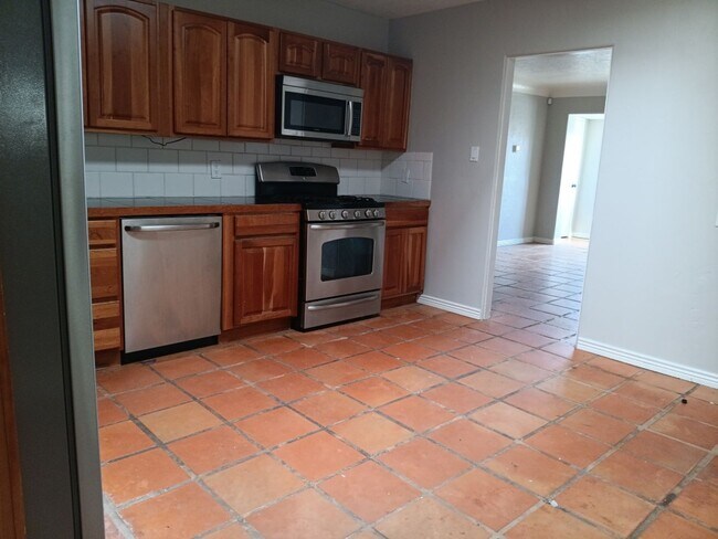 Foto del edificio - Charming 3-bedroom, 1-bathroom home! Showi...