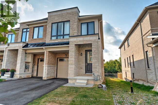 Building Photo - 1394 Almonte Dr