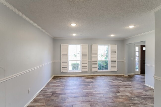 Building Photo - 918 Long Prairie Dr