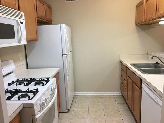 Building Photo - 2792 S Knightsbridge Cir