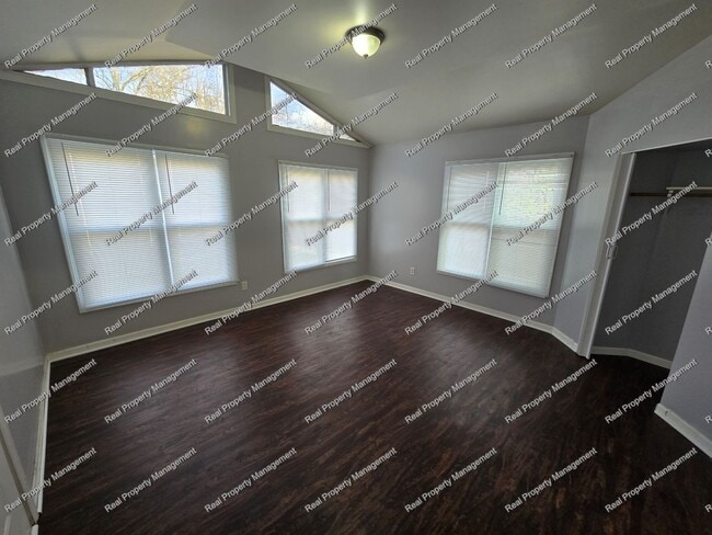 Building Photo - Updated Hobart Ranch