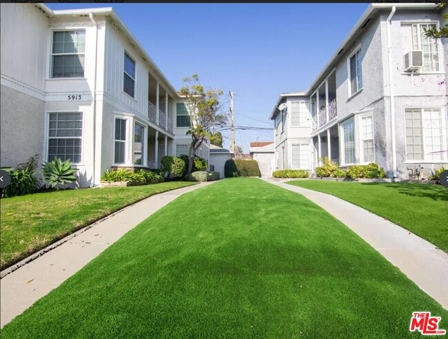 Foto del edificio - 5913 Overhill Dr