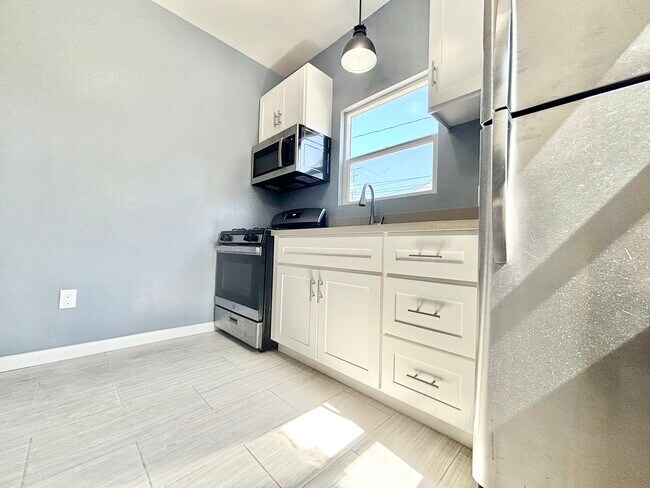 Building Photo - 400 N Mar Vista Ave. Pasadena, CA 91106
