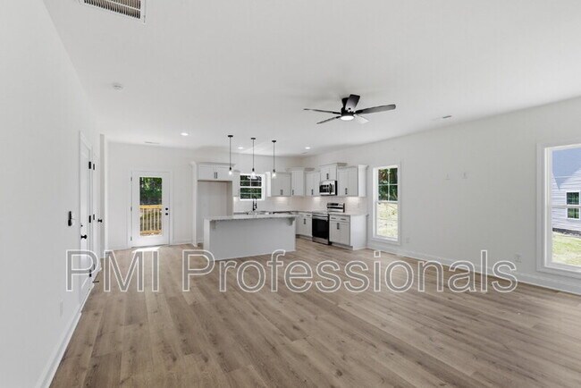 Building Photo - 408 Legends Court