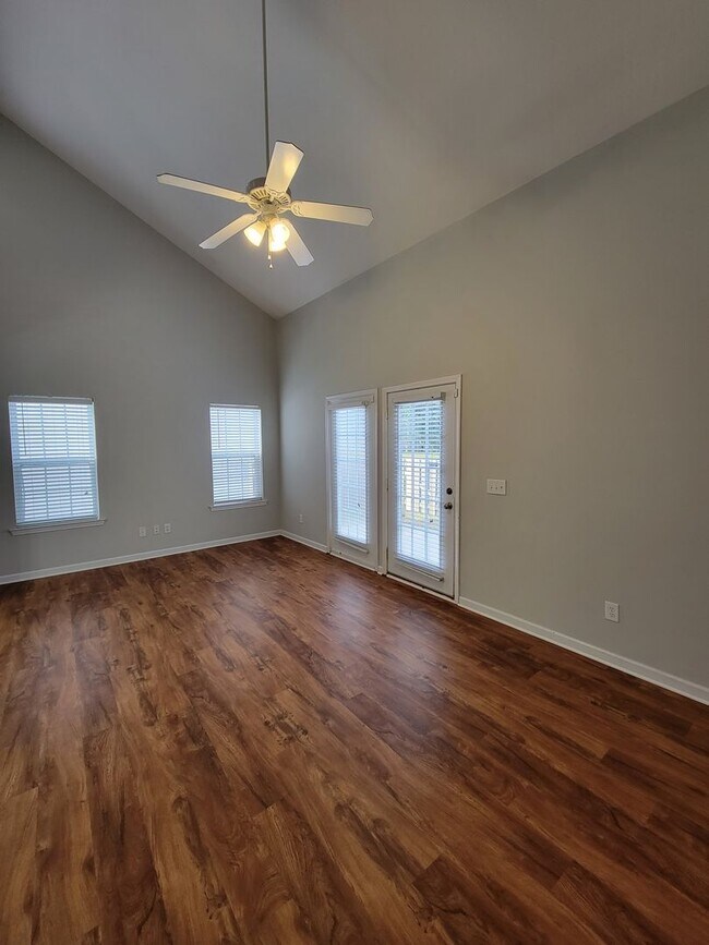 Building Photo - SMITH CREEK VILLAGE - 3 Bedroom Townhome -...