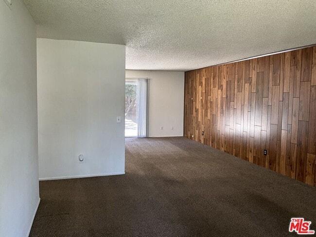 Foto del edificio - 2111 Caldwell Pl