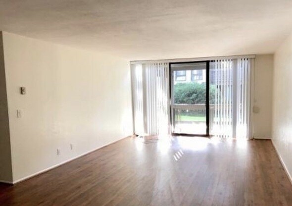 Sala de estar grande - 7765 W 91st St