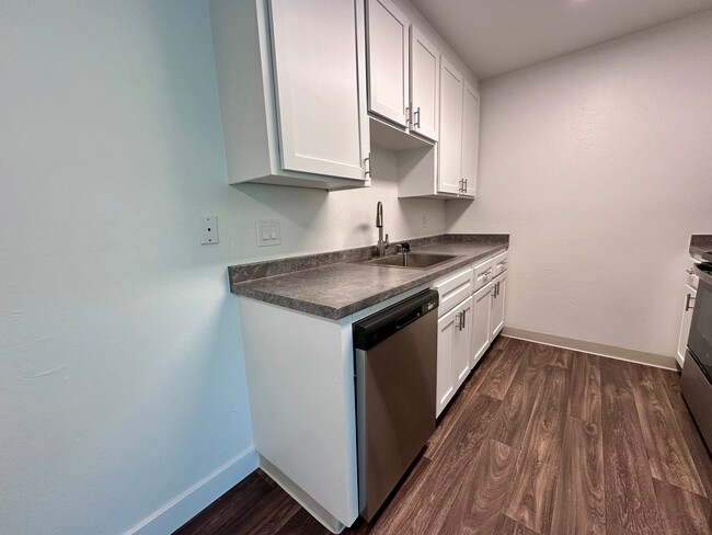 Building Photo - 410 Alameda del Prado