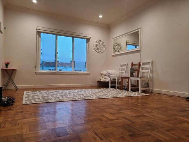 Building Photo - 3 bedroom in San Francisco CA 94116