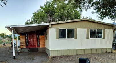 Building Photo - 3418 Tourmaline Dr