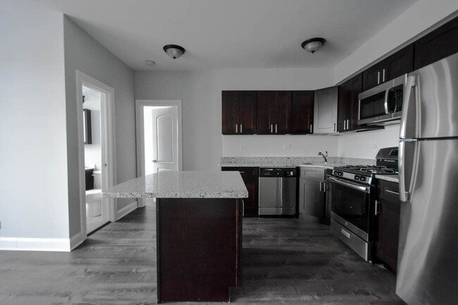 Building Photo - 1608 Sherwin