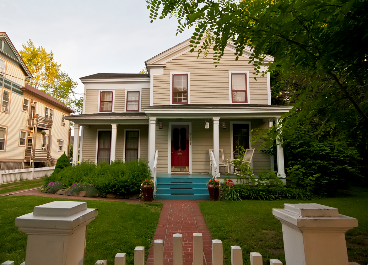 Front view - 711 W South St