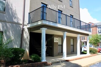 Building Photo - 725 Walker Square