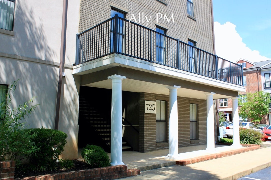 Primary Photo - 725 Walker Square