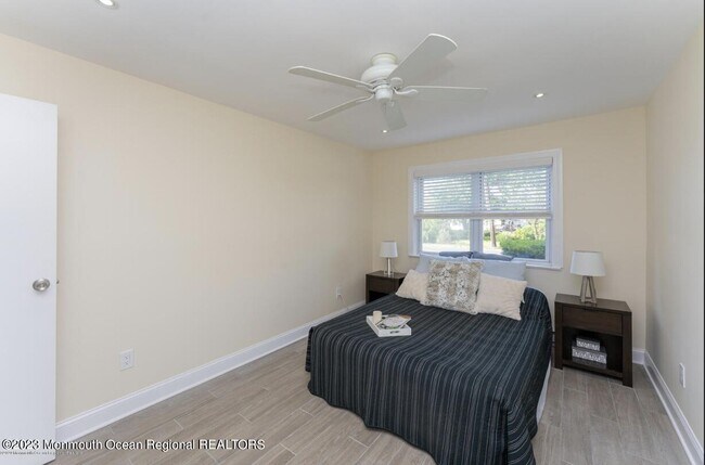 Foto del edificio - 321-323-323 Shore Dr