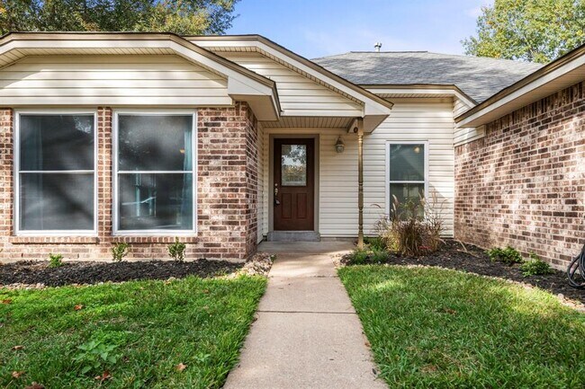 Foto del edificio - 8623 Greenleaf Lake Dr