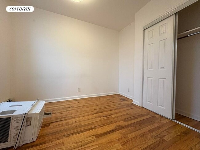 Foto del edificio - 16-53 Weirfield St