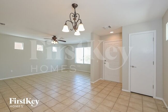 Building Photo - 10621 E Singing Canyon Dr