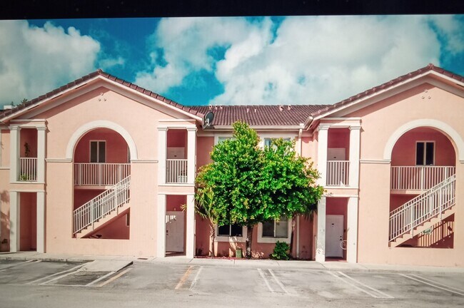 Building Photo - 17800 NW 73rd Ave