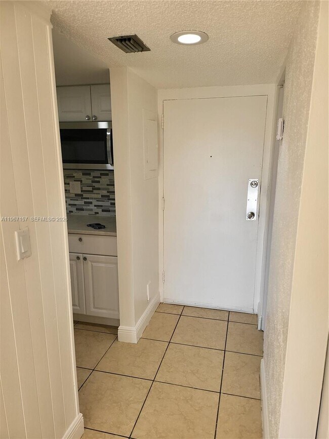 Foto del edificio - 14611 N Kendall Dr