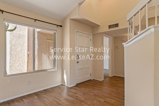 Building Photo - 308 E Larkspur Ln
