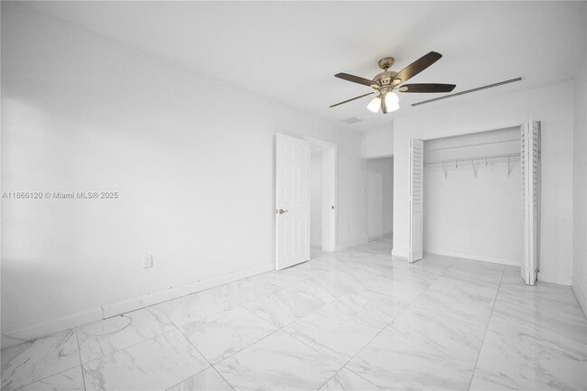 Building Photo - 411 SW 34th Ave