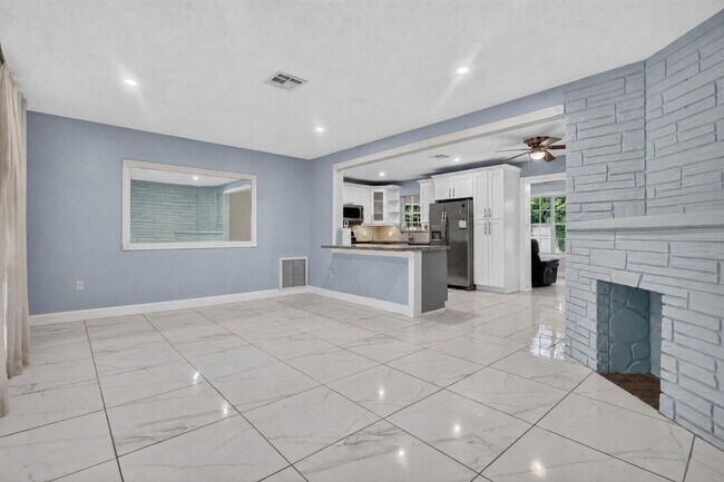 Foto del edificio - 2707 Bahama Dr