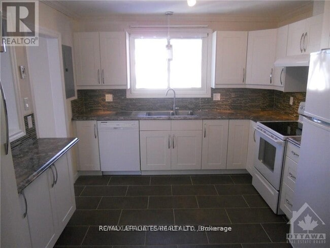 Building Photo - 77-77 Burland St