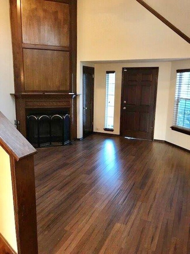 Foto del edificio - 4-bed 2-bath 2-car For lease SW Moore