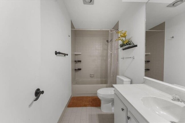 Building Photo - 7621 Sierra Terrace W