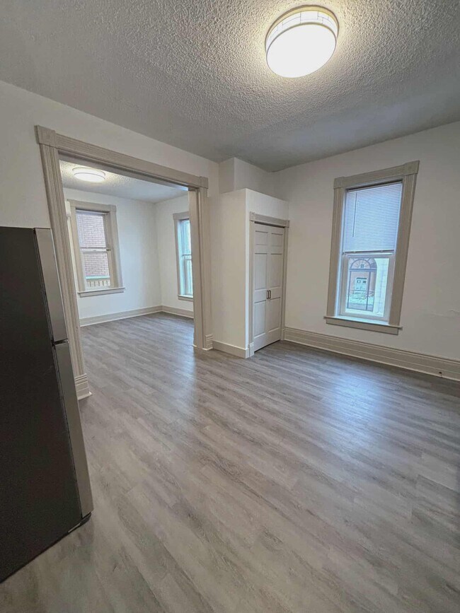 Foto del edificio - 1400 Central Ave