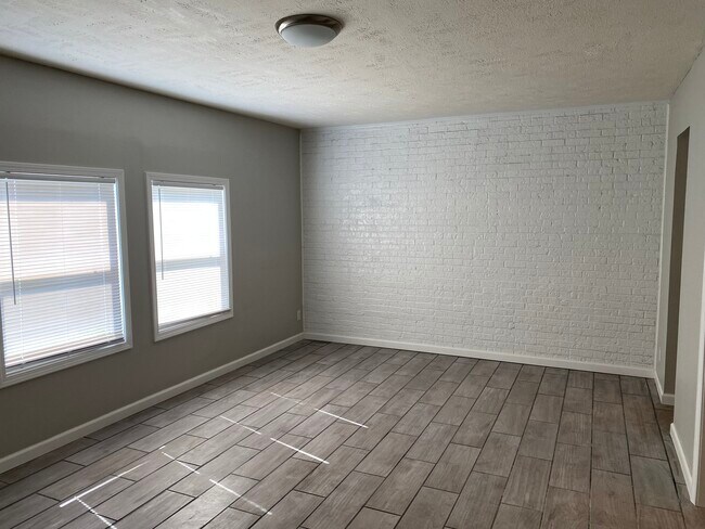 Building Photo - 51 Gillman Ln