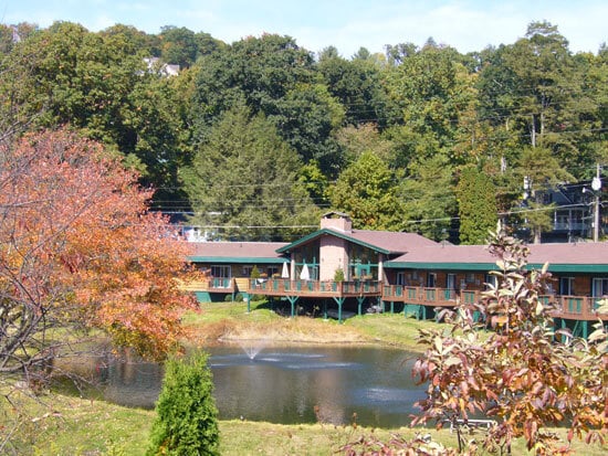 Blowing Rock Lodge In Summer - Standard Studio Efficiency