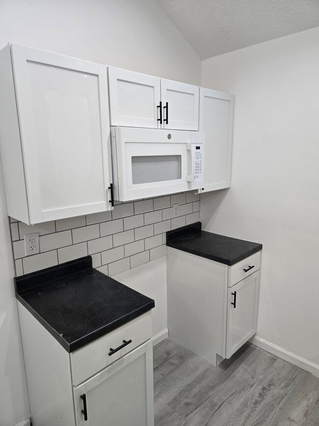 Building Photo - 848 S 23rd St