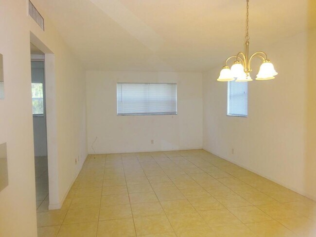 Foto del edificio - 450 Southwest 2nd Avenue Apt #107, Boca Ra...