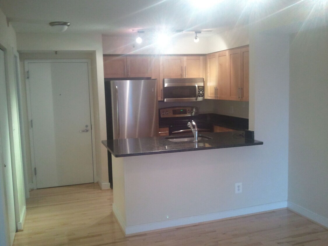 7500 Woodmont Ave Unit 1008, Bethesda, MD 20814 Condo for Rent in